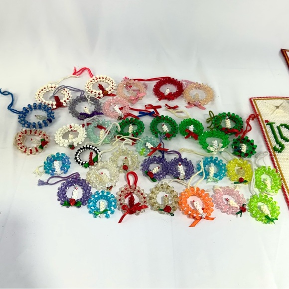 Vintage Lot of 1950’s handmade yarn craft and beaded mini wreath ornaments - Picture 12 of 12